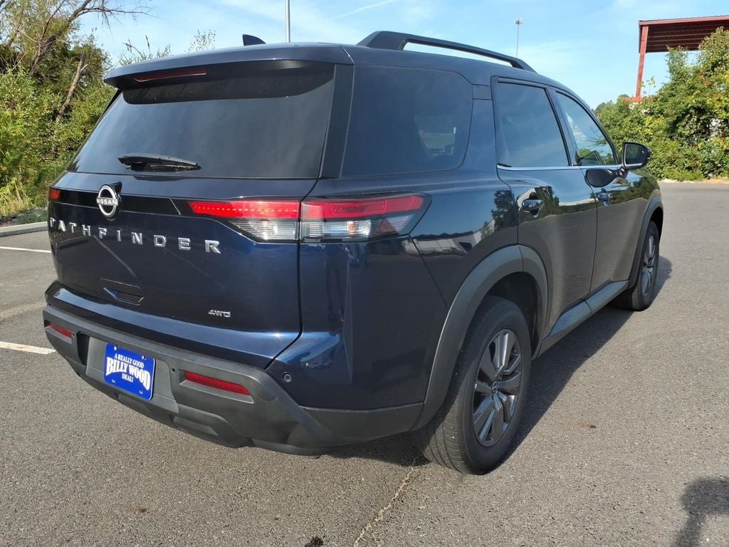 2025 Nissan Pathfinder SV