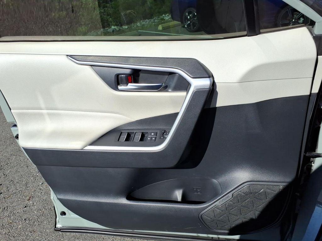 2022 Toyota RAV4 Hybrid XLE Premium