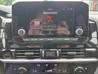 2025 Nissan Pathfinder SV