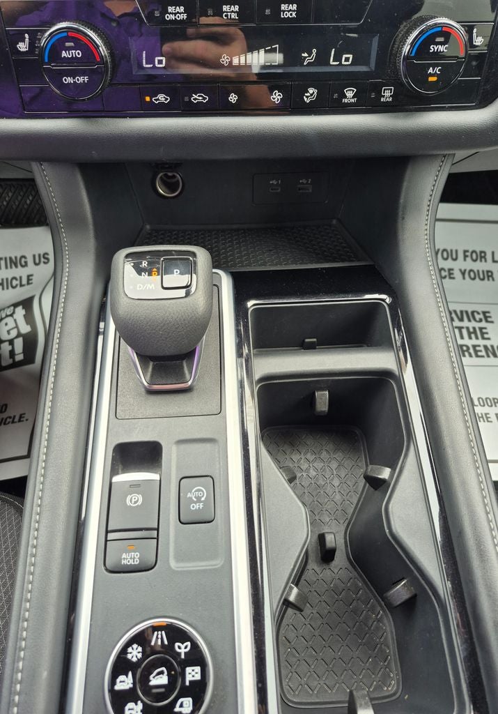 2025 Nissan Pathfinder SV