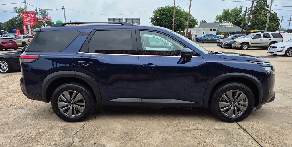 2025 Nissan Pathfinder SV